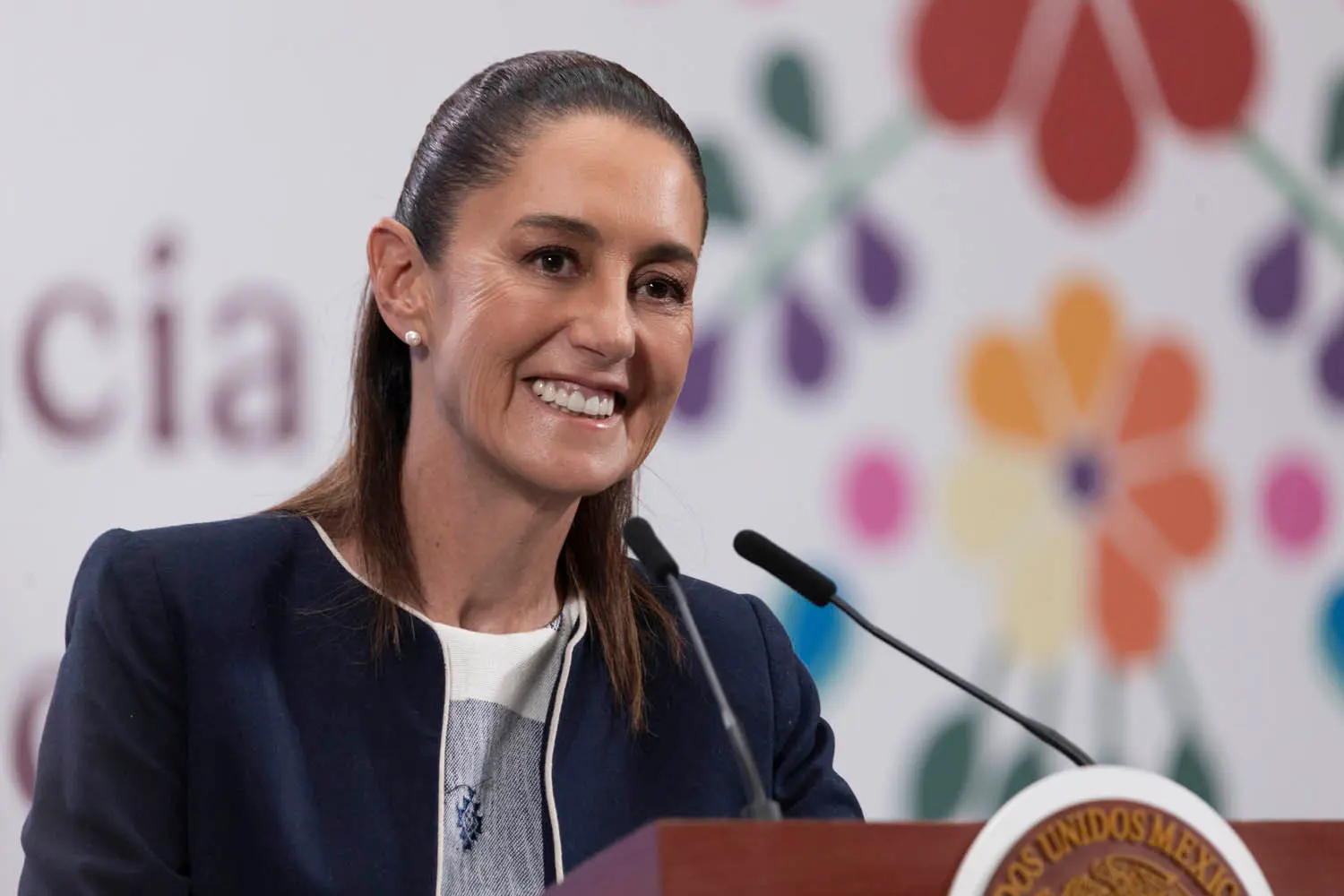 La presidenta de México, Claudia Sheinbaum, fue reconocida por la revista Forbes como una de las cinco mujeres más poderosas del mundo en 2025.