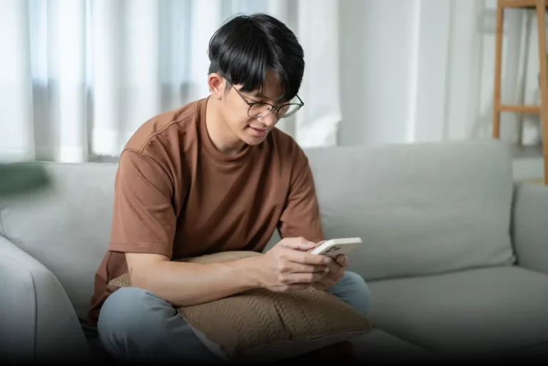 1 de cada 8 adolescentes y adultos jóvenes usan chatbots de IA para la salud mental, según un estudio