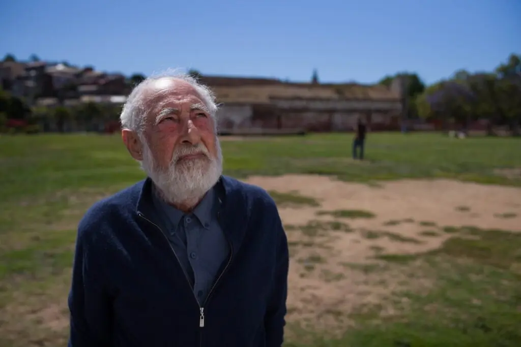 Vactor Maluk pasó dos meses preso en Cerro Cárcel durante los últimos años del régimen de Pinochet. Considera la victoria de Kast como una derrota para los ideales progresistas que buscaban distanciarse del pasado de Chile. (Crédito: Manuel Ortiz)