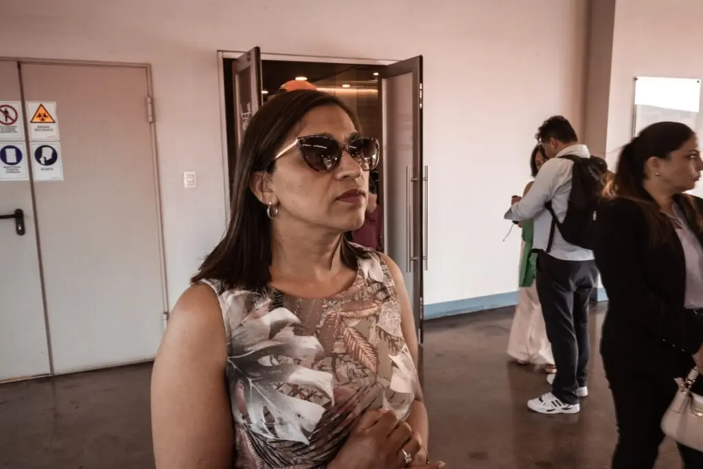 La senadora chilena Fabiola Campillai estuvo entre las personas atacadas por la policía chilena durante las protestas de 2019. Como resultado, perdió la visión de ambos ojos y el olfato. (Crédito: Peter Schurmann)