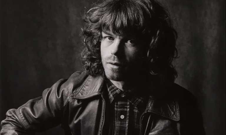 Jesse Welles: el cantautor que convirtió la crítica a ICE en un fenómeno viral