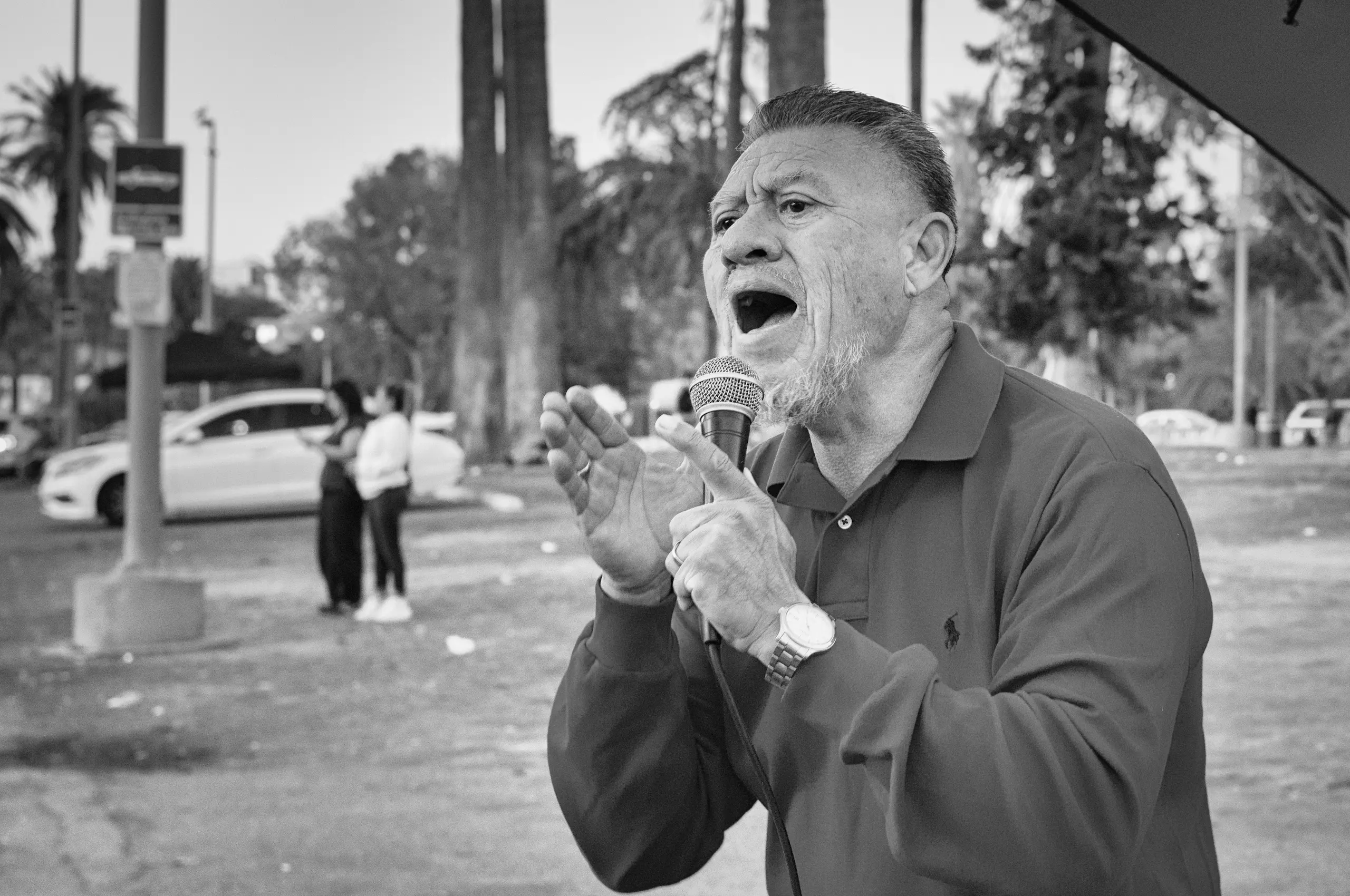“Hemos visto morir a muchos en este parque”: Edie Baltazar, quien predica el evangelio en el Macarthur Park