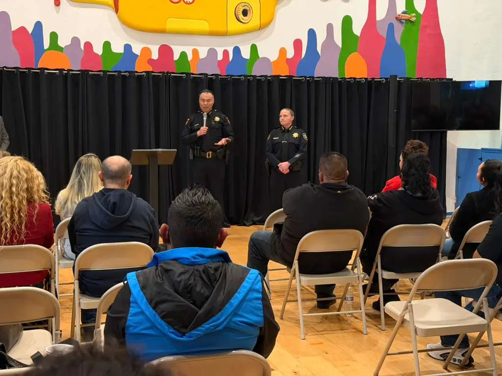 Condado de San Mateo y Redwood City reafirman que no cooperan con ICE y amplían apoyo a inmigrantes