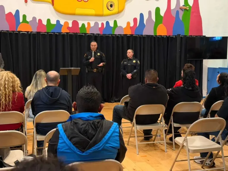 Condado de San Mateo y Redwood City reafirman que no cooperan con ICE y amplían apoyo a inmigrantes