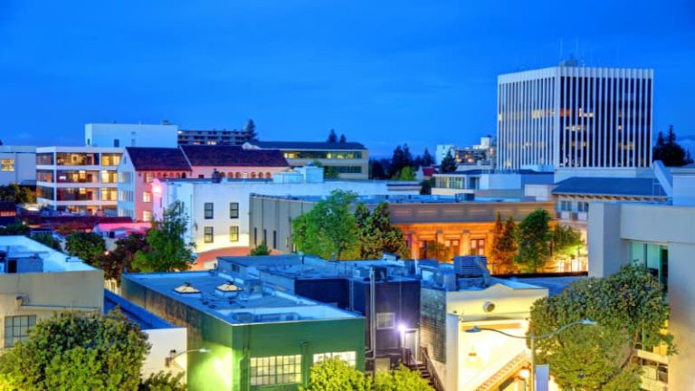 East Palo Alto redefine prioridades en seguridad, finanzas y comunidad tras sesión del Concejo