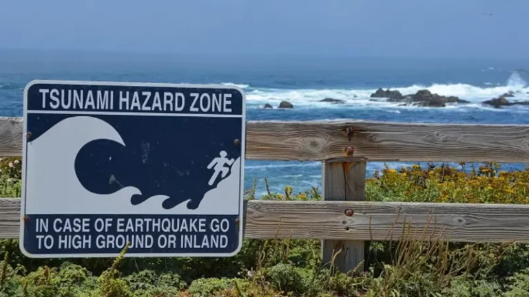 Autoridades alertan sobre posible riesgo de tsunamis en la costa de San Mateo