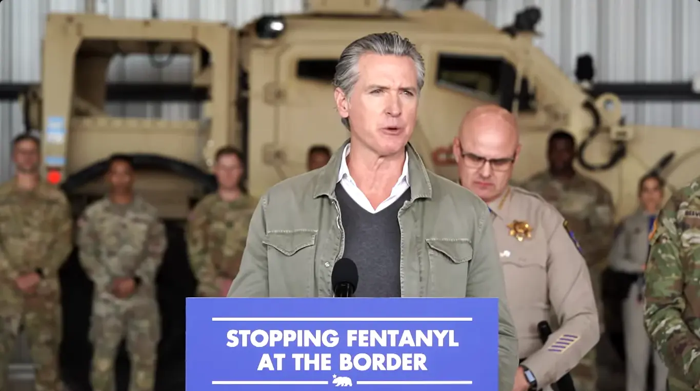 El gobernador de California, Gavin Newsom, señaló que el estado intensificó su ofensiva contra el tráfico de fentanilo tras anunciar la incautación de narcóticos ilegales durante los primeros meses de 2026