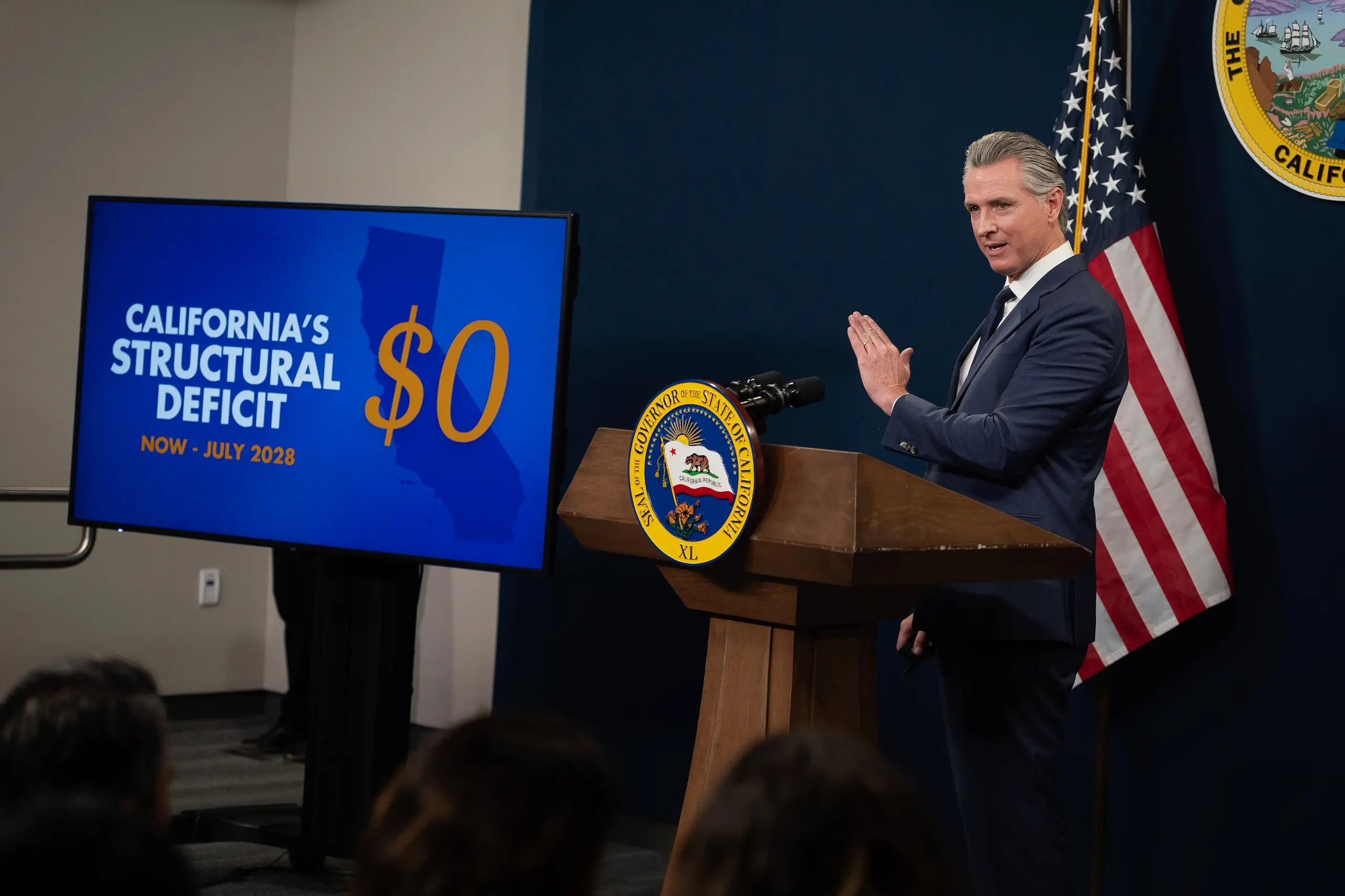 El gobernador de California, Gavin Newsom, presentó este miércoles una propuesta revisada del presupuesto estatal 2026-2027 que contempla déficit cero para el estado hasta 2028. 