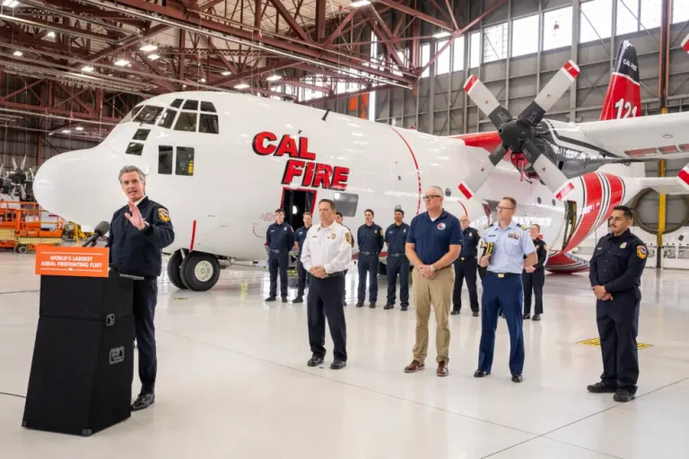 California refuerza estrategia contra incendios y declara semana de preparación