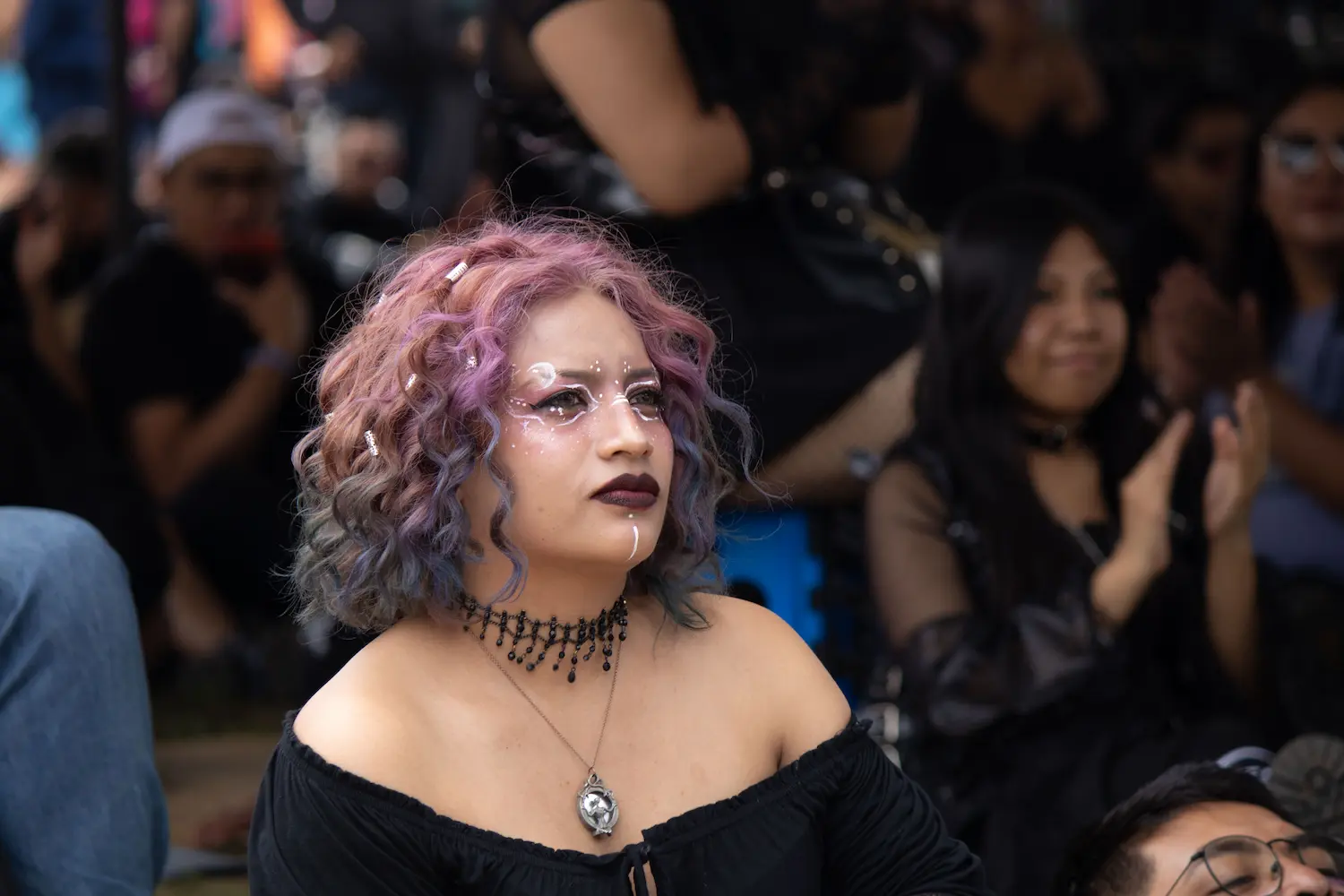 Asistentes de todas las edades disfrutaron de una variedad de danzas y música en el Picnic Gótico, Ciudad de México, 24 de mayo. Hans Leguízamo / MxPA.