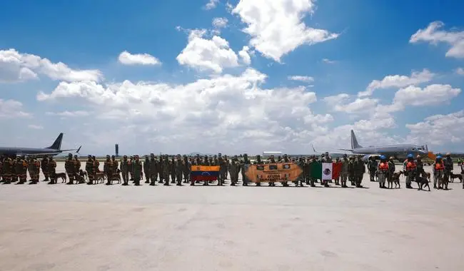 México envió una misión humanitaria a Venezuela para apoyar las labores de búsqueda, rescate y atención médica tras los sismos de magnitud 7.2 y 7.5 que sacudieron el norte del país sudamericano.