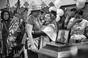Colombia ha vivido violencia por muchos años, la población ha dicho que “por muchos años han sido forzados a dejar sus comunidades y obligados a pelear”.