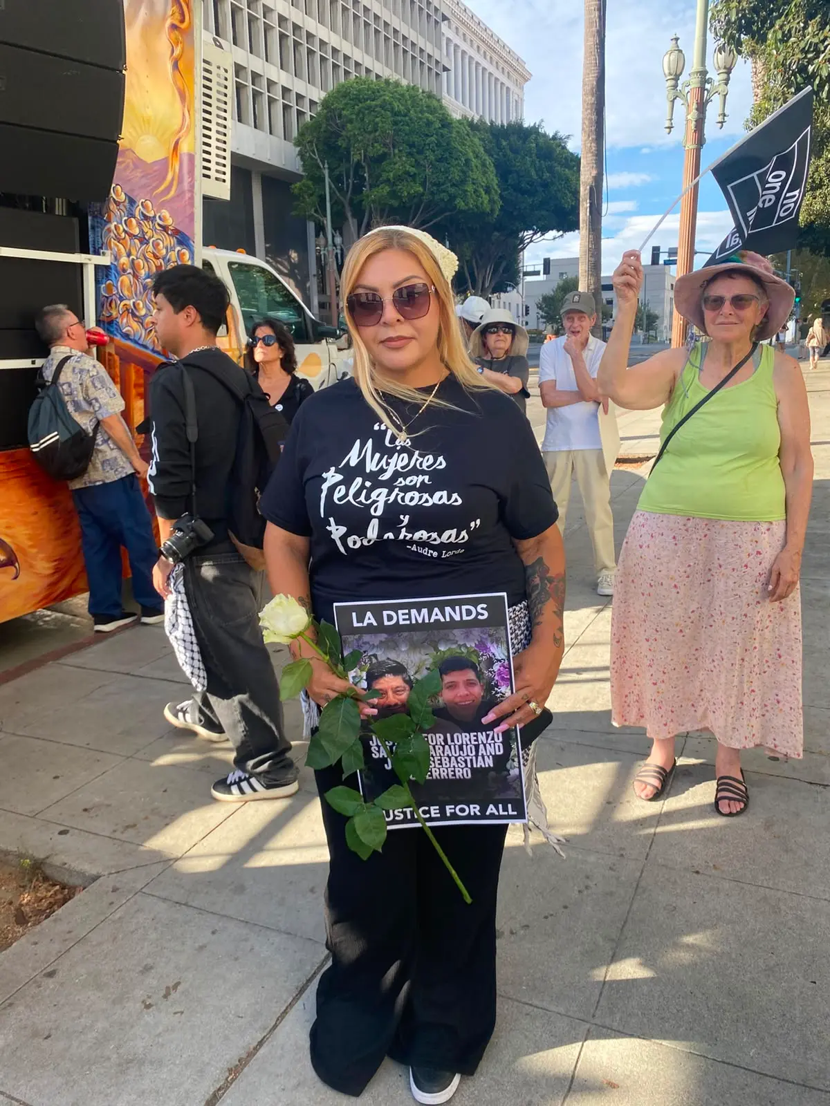 En la marcha convocada por diversas organizaciones de la sociedad civil estadounidense bajo el lema JUSTICE FOR ALL, el clamor principal fue: Justicia para Lorenzo, Justicia para Johan. 