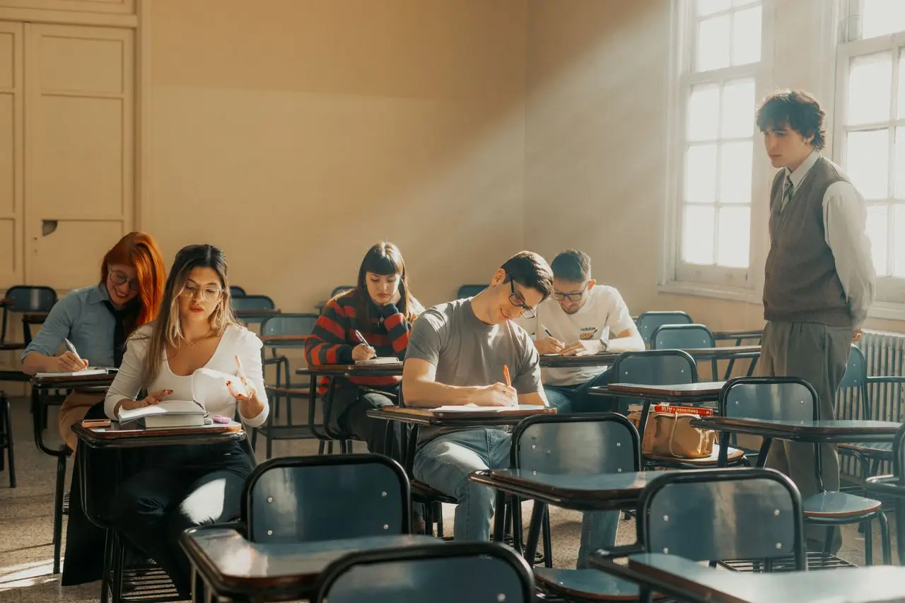 Las nuevas regulaciones federales que restringirán las visas de estudiantes extranjeros afectarán a universidades.