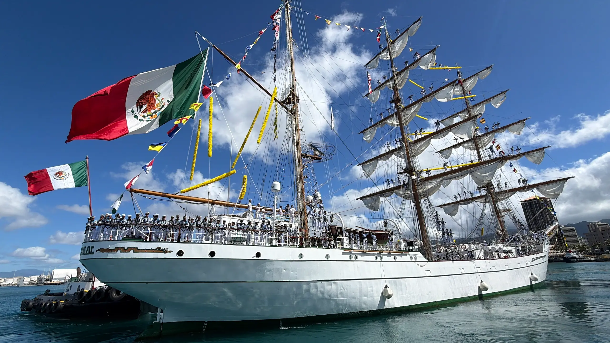 El Buque Escuela Cuauhtémoc de la Armada de México recibió a 4 mil 873 personas durante su estancia en Honolulu, una cifra récord para una visita de la embarcación a Hawái.
