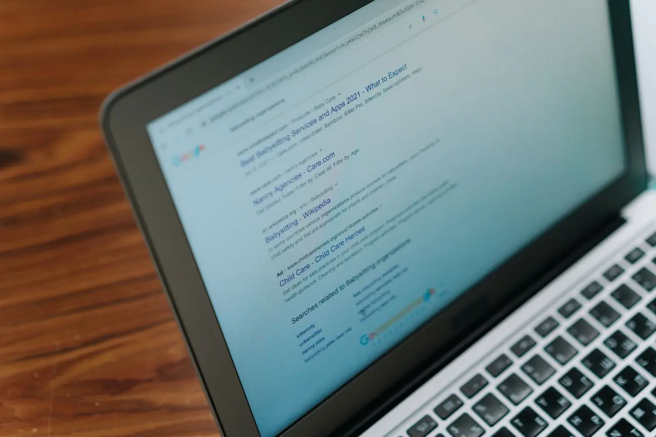 Una de cada tres páginas web en inglés publicadas después del lanzamiento de ChatGPT muestra indicios de haber sido escrita o editada sustancialmente con inteligencia artificial.