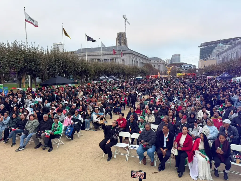 Como cada año, la ceremonia de El Grito reunió a nuestra comunidad frente al majestuoso City Hall.