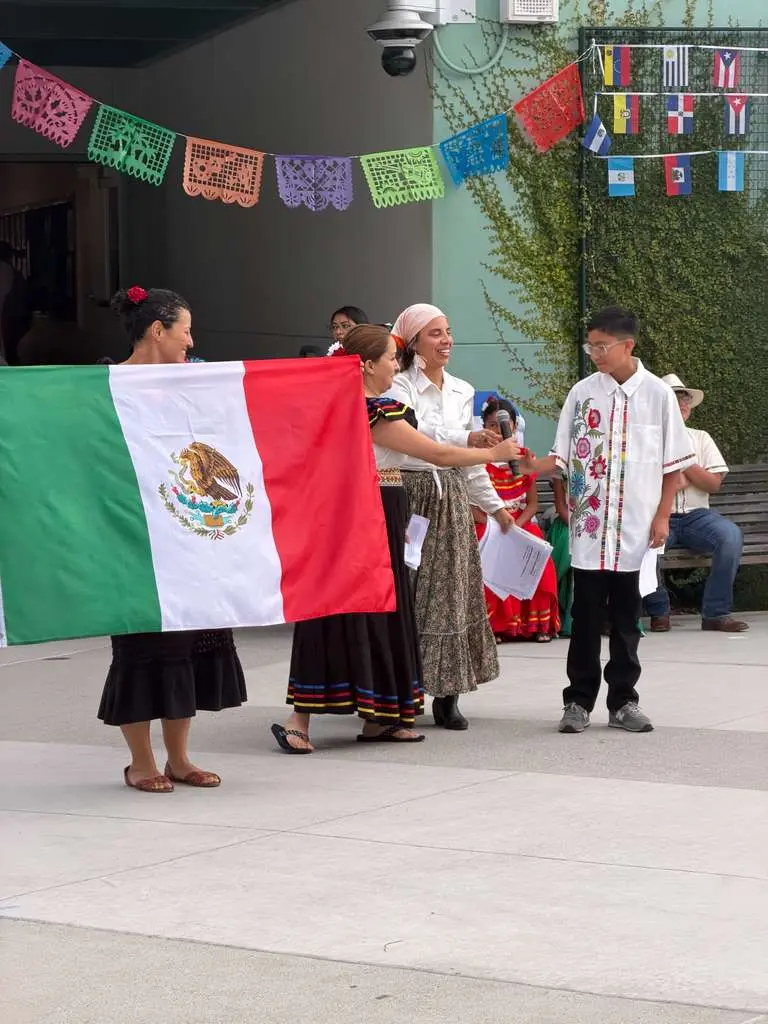 Celebrar la herencia hispana en una escuela es decirles a nuestros niños: “Tu historia importa. Tu idioma tiene valor. Tus raíces también forman parte de tu educación”. Foto: P360P