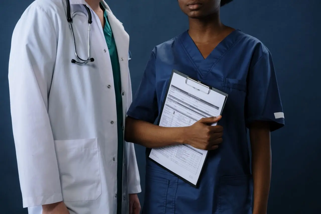 Las enfermeras de Kaiser Permanente en toda California llevarán sus preocupaciones sobre la escasez de personal y la inteligencia artificial a líneas de manifestación este martes.