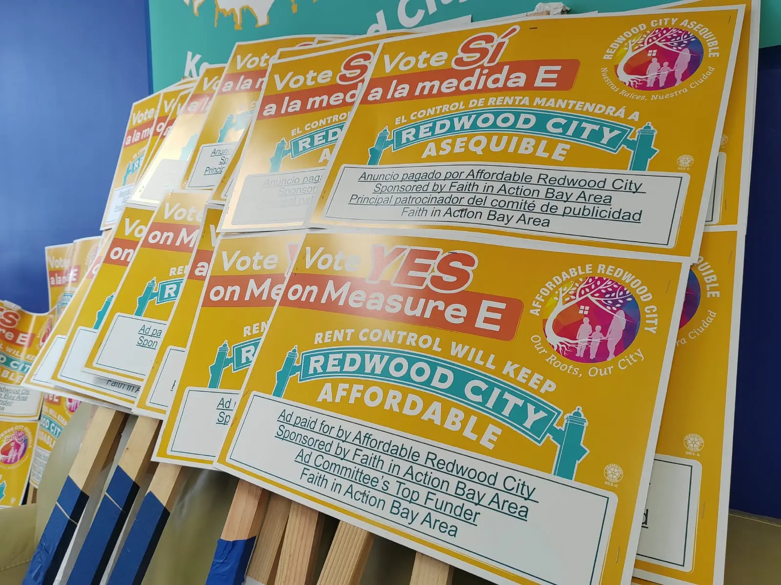 El aumento de las rentas movilizó este sábado a vecinos, voluntarios y personas afectadas por el costo de la vivienda, quienes salieron a recorrer las calles de Redwood City para promover la Medida E y llamar a la comunidad a participar en las elecciones del próximo 3 de noviembre.