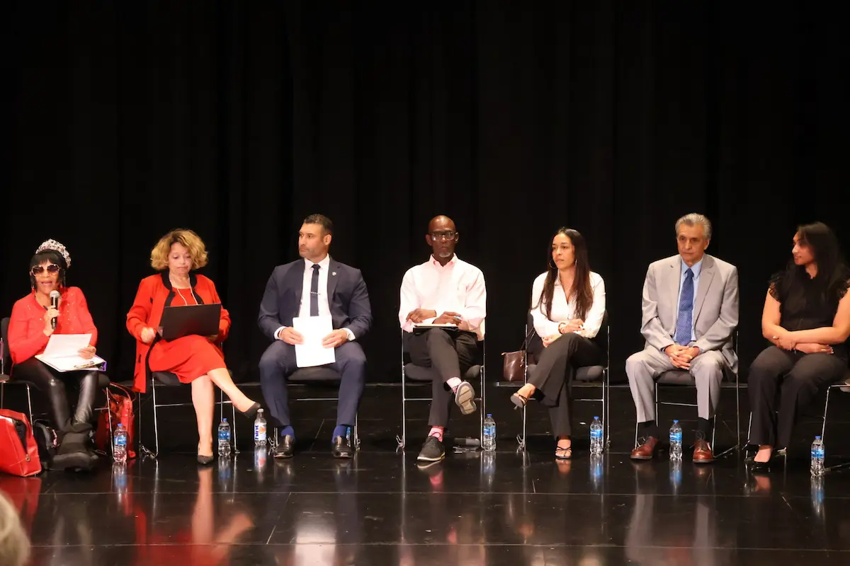 Siete candidatos se postulan para ocupar los dos puestos que se elegirán en el Concejo Municipal de East Palo Alto este noviembre.