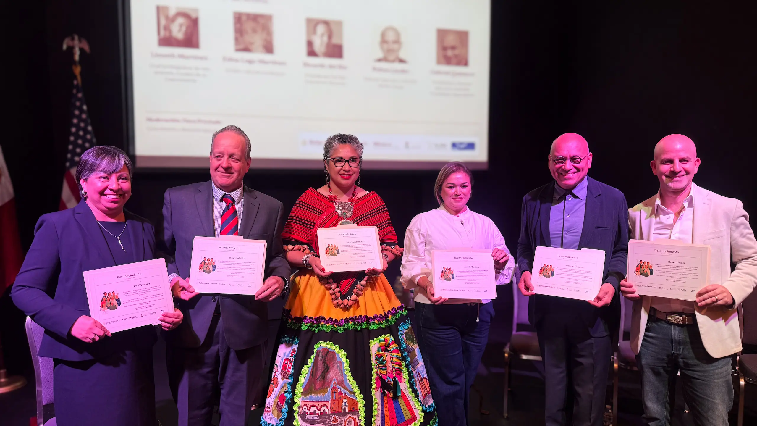 Vivir entre México y Estados Unidos no significa cargar con dos identidades enfrentadas, coincidieron participantes del Foro II Con-ALMA Identidad Mexicoamericana: Culturas e historias binacionales.