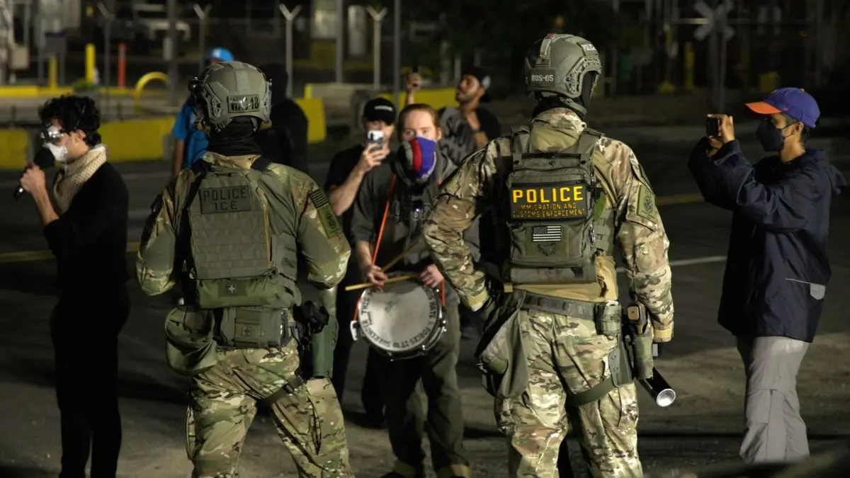Los agentes del Servicio de Inmigración y Control de Aduanas (ICE) están acosando cada vez más a los voluntarios de respuesta rápida, denuncian organizadores. (Photo by ICE/US Government via Flickr)