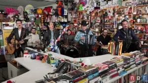 Los Tigres del Norte regalaron un momento maravilloso entre historias, música y risas. Captura de pantalla YouTube: Los Tigres del Norte: Tiny Desk Concert