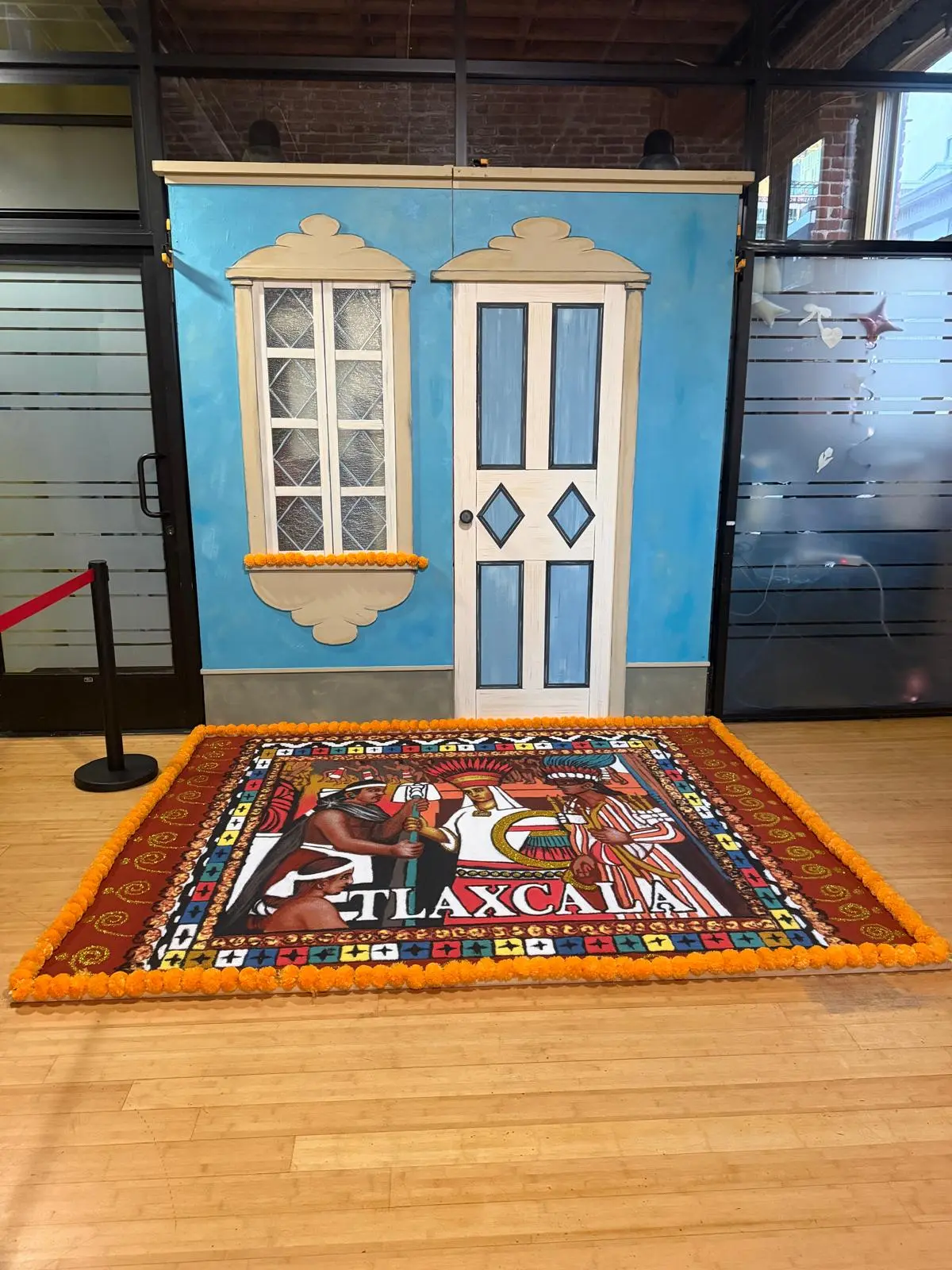 Las alfombras permanecerán en ambos recintos a partir de hoy y hasta las celebraciones de noviembre, gracias a la colaboración de la Secretaría de Turismo de Tlaxcala —SECTUR— y Escartiz Studios.