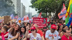 La manifestación en la Avenida Paulista congregó a miles de jóvenes en defensa de la democracia (Caroline Apple/BdF).